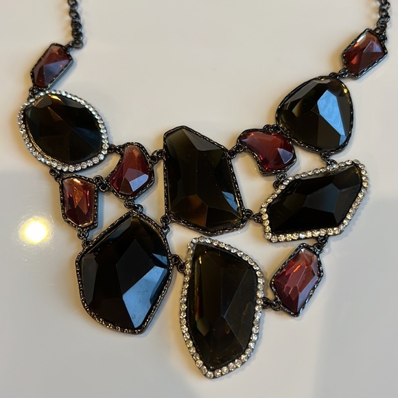 Statement necklace chunky design with sparkly beads 
Free with purchase - Picture 3 of 4